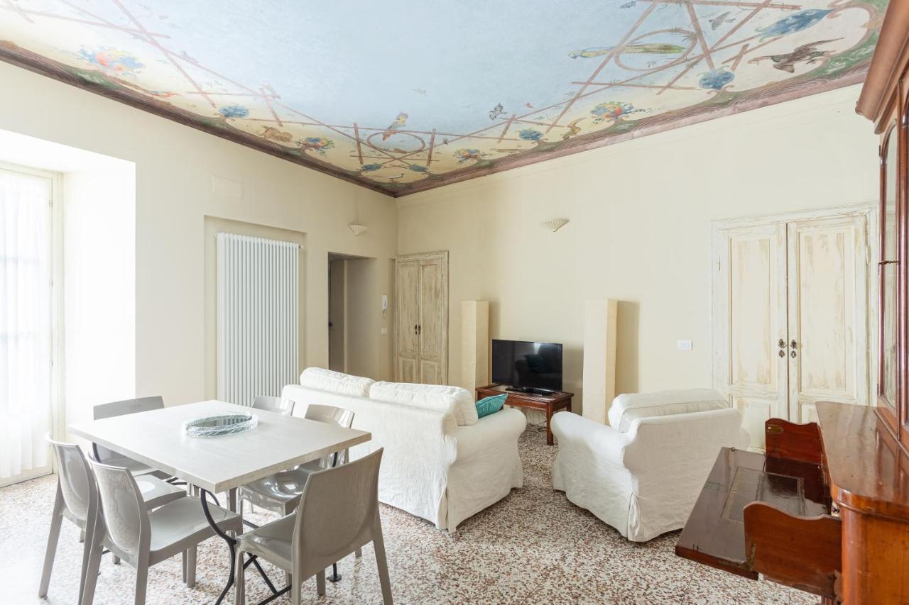 Palazzo Mia By Icasamia Apartment Castello Cabiaglio ภายนอก รูปภาพ